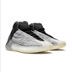 Yeezy QNTM Quantum Adidas Sneakers